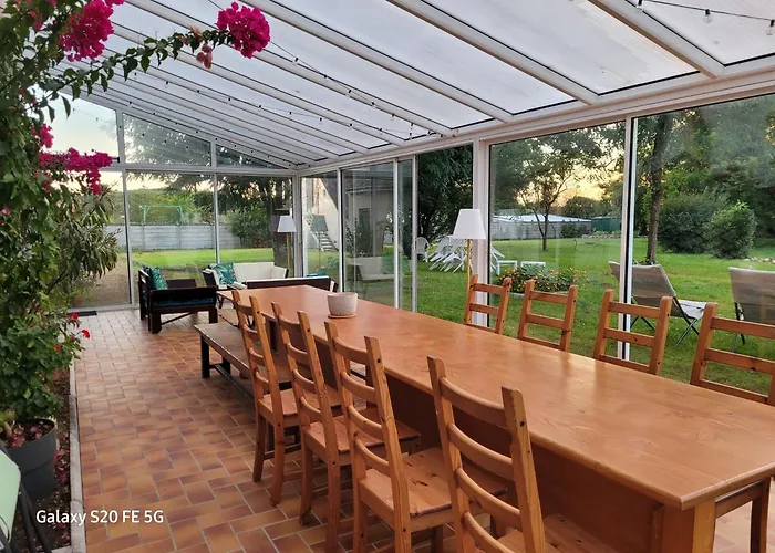 De 13 Personnes Proche Du Mans