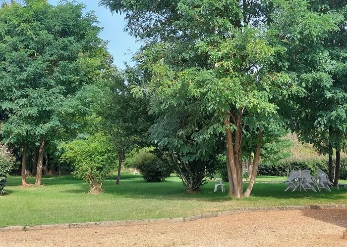 De 13 Personnes Proche Du Mans * Le Breil-sur-Merize